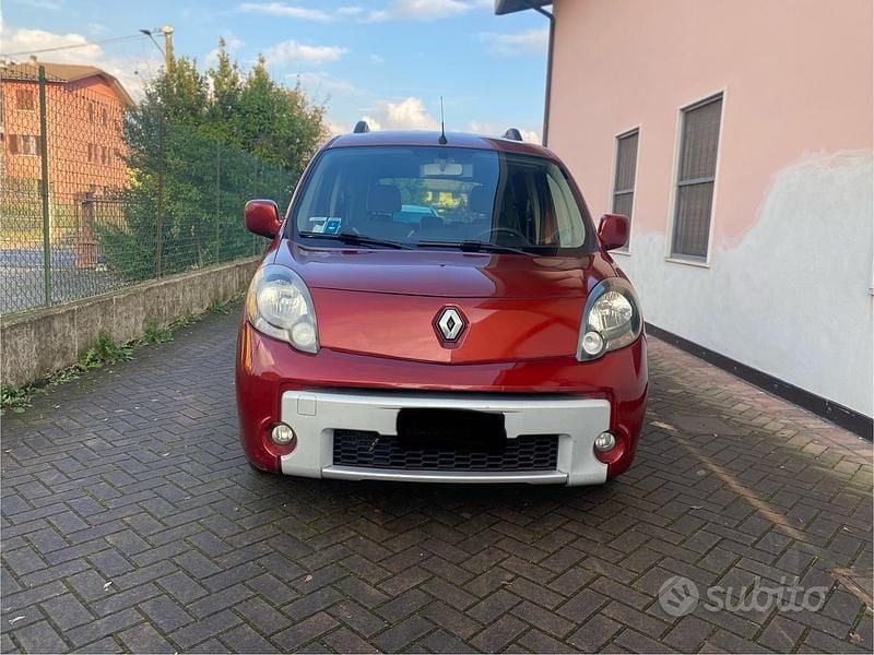 Usata Renault Kangoo 90 CV (66 kW) 2011 Rosso Monovolume
