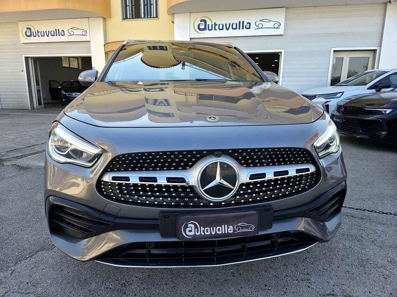 Usata Mercedes GLA200 Premium 150 CV (110 kW) 2022 Grigio montagna SUV
