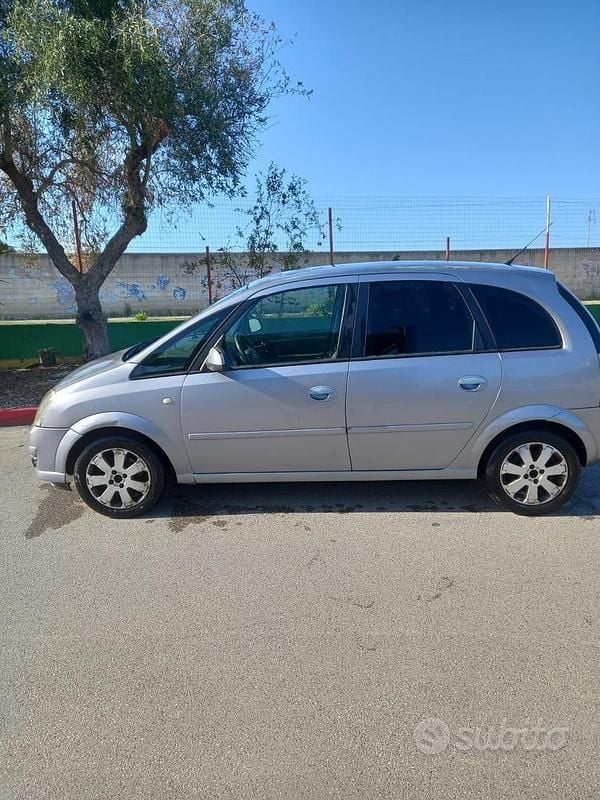 Grigio Usata 2008 Opel Meriva Monovolume | 500 € (Super prezzo) - Immagine 1/4