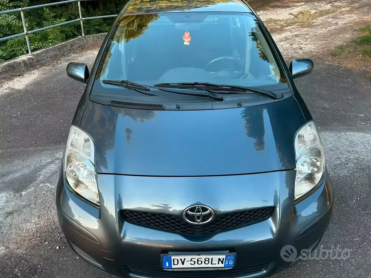 Usata Toyota Yaris 69 CV (50 kW) 2009 Bluazzurro Utilitaria