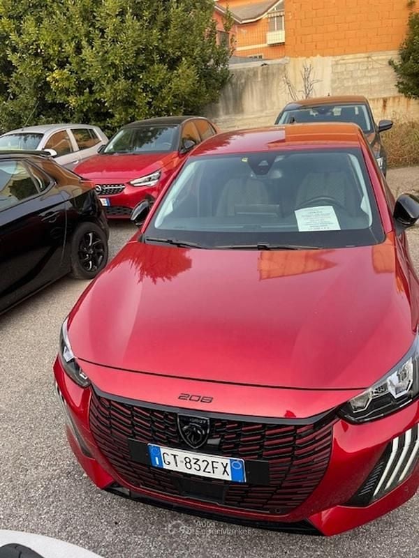 Usata Peugeot 208 101 CV (74 kW) 2024 Rosso Utilitaria
