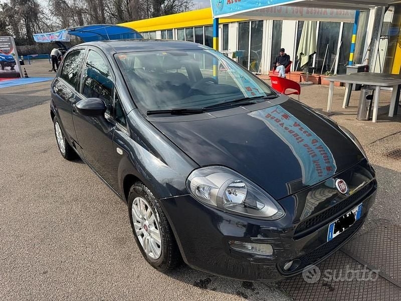 Usata Fiat Punto Lounge 69 CV (50 kW) 2016 Nero Utilitaria