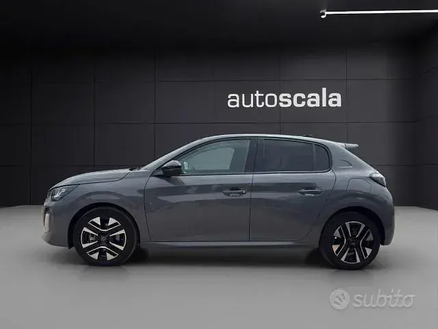 Usata Peugeot 208 Allure 101 CV (74 kW) 2025 Grigio Utilitaria