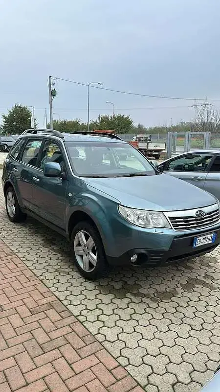 Usata Subaru Forester 150 CV (110 kW) 2010 Verde SUV
