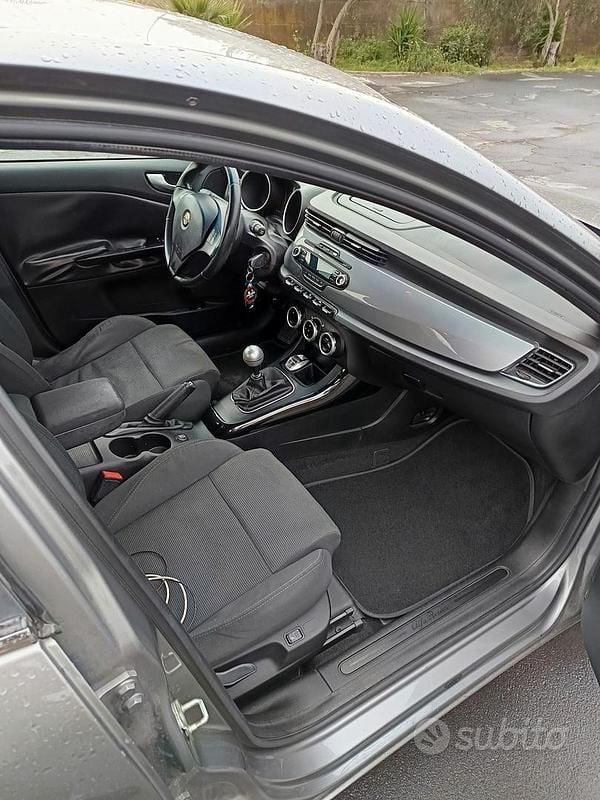 Gebraucht Alfa Romeo Giulietta 140 PS (102 kW) 2011 Kleinwagen