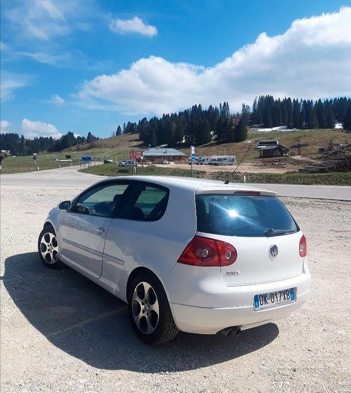 Bianco Usata 2007 VW Golf V GTD Due volumi | 2300 € - Immagine 1/4