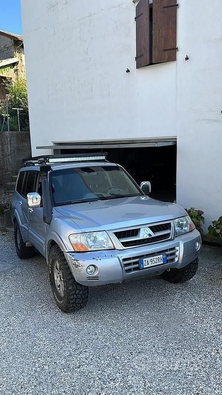 Usata Mitsubishi Pajero 160 CV (117 kW) 2004 Grigio SUV