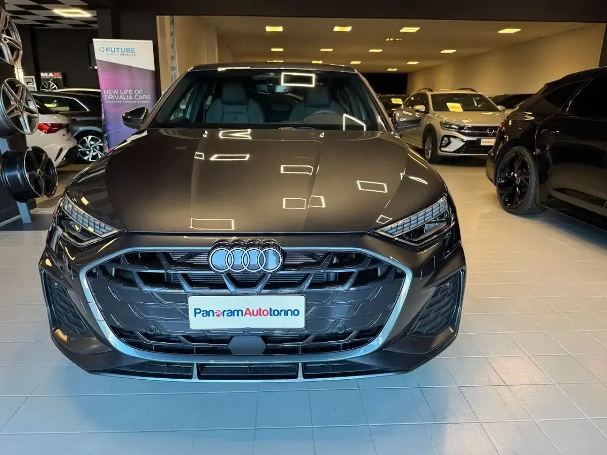 Nuova Audi A3 S-Line 150 CV (110 kW) 2025 Grigio Berlina
