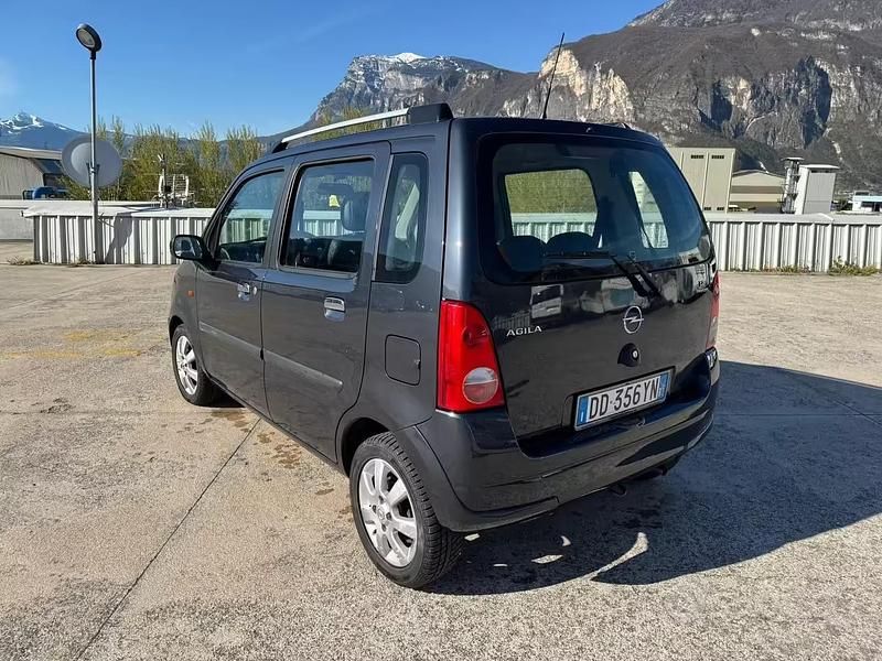Usata Opel Agila 50 CV (36 kW) 2006 Blu Utilitaria