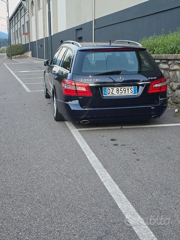 Begagnad Mercedes E350 2009 Blå Kombi