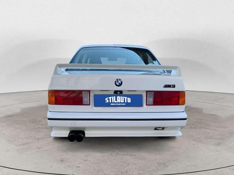 Usata BMW M3 220 CV (161 kW) 1987 Bianco pastello Utilitaria