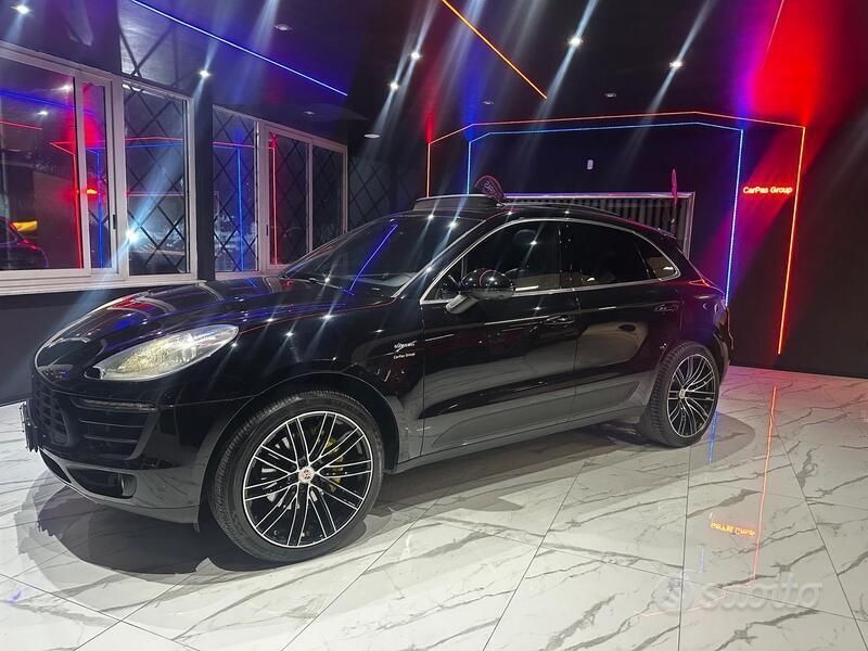 Nero Usata 2016 Porsche Macan SUV | 34.999 € (Buon prezzo) - Immagine 1/4