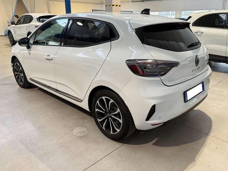 Usata Renault Clio V Techno 145 CV (106 kW) 2024 Bianco metallizzato Berlina