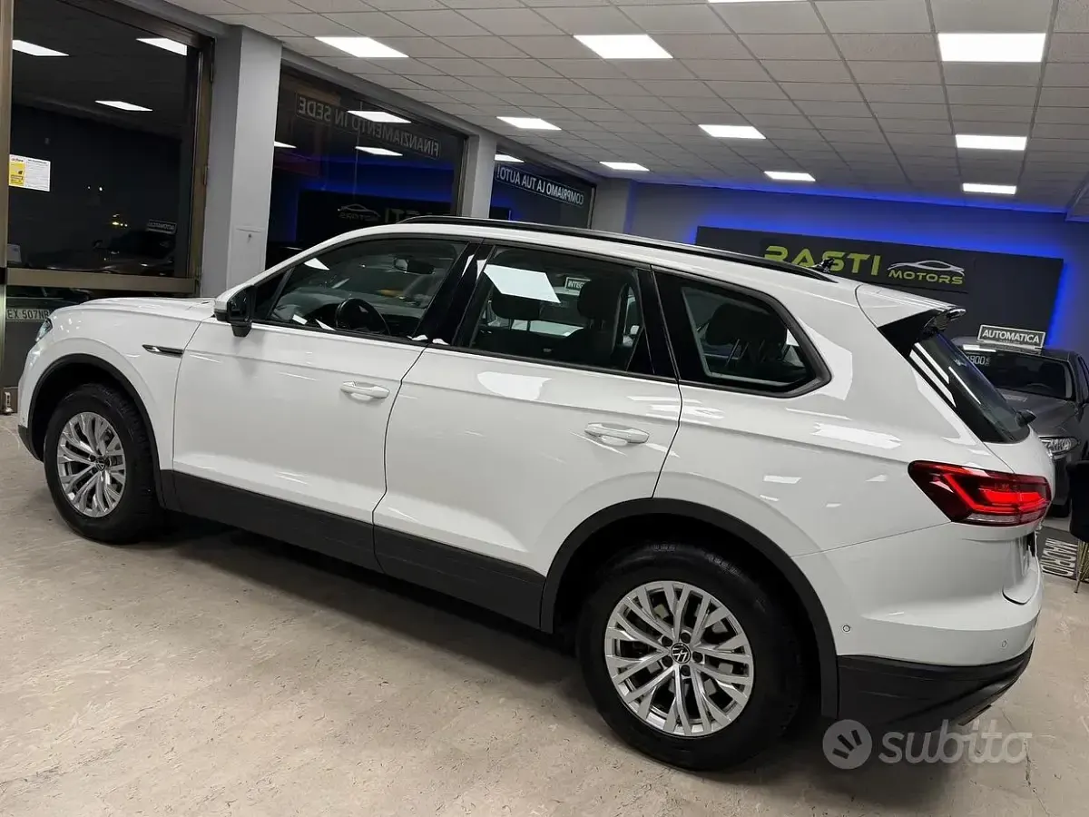 Usata VW Touareg Elegance 231 CV (169 kW) 2021 Bianco SUV