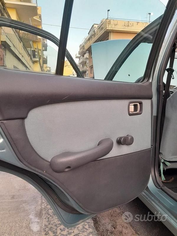 Usata Nissan Micra 2001 Verde Berlina