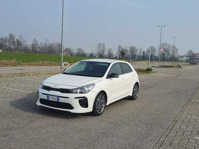Usata 2021 Kia Rio GT-Line Tre volumi | 15.600 € (Cara) - Immagine 1/4