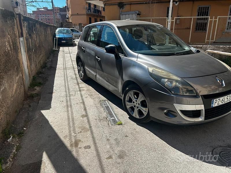 Usata Renault Scénic III 110 CV (80 kW) 2012 Grigio Monovolume