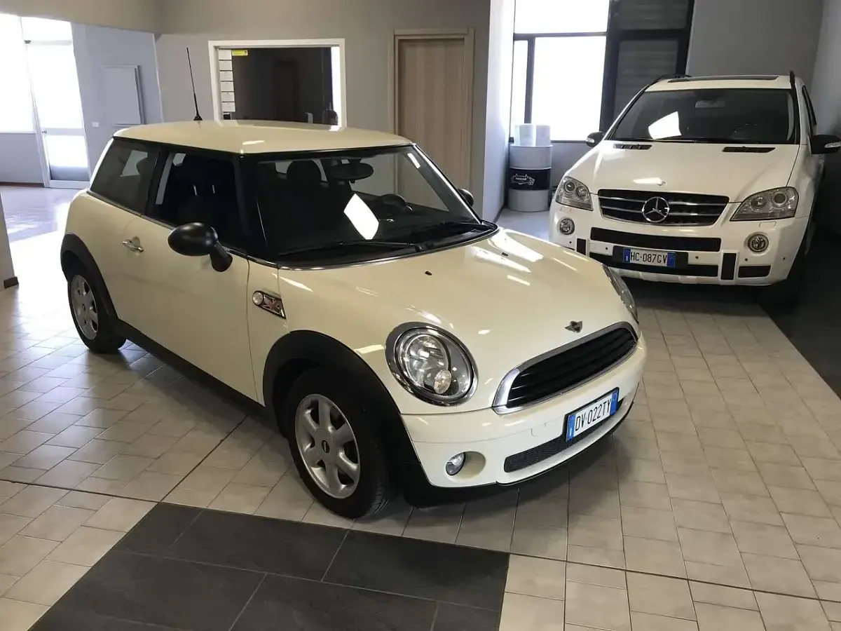 Usata Mini ONE Seven 75 CV (55 kW) 2009 Bianco Utilitaria