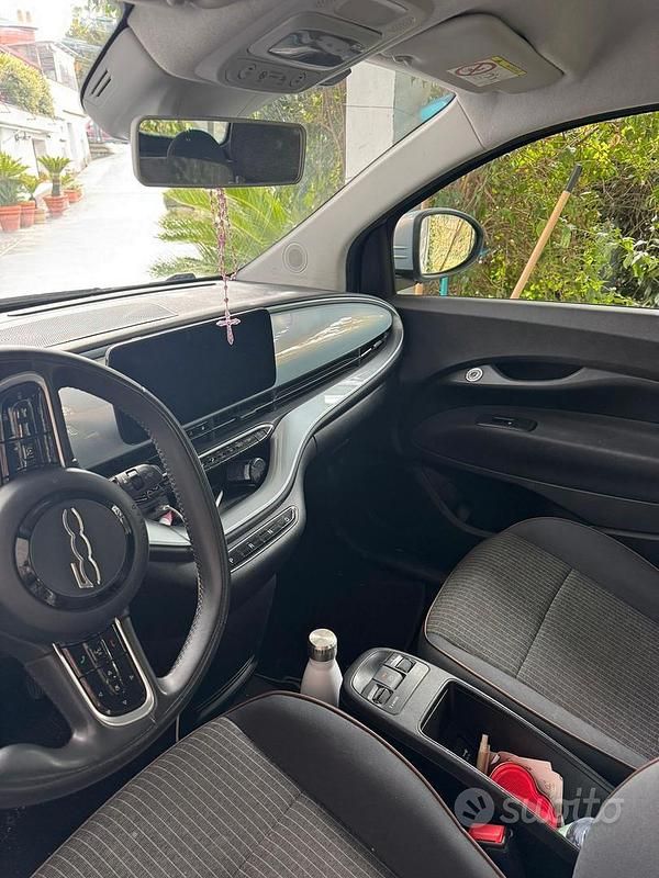 Usata Fiat 500e 9 kW (13 CV) 2020 Grigio Utilitaria
