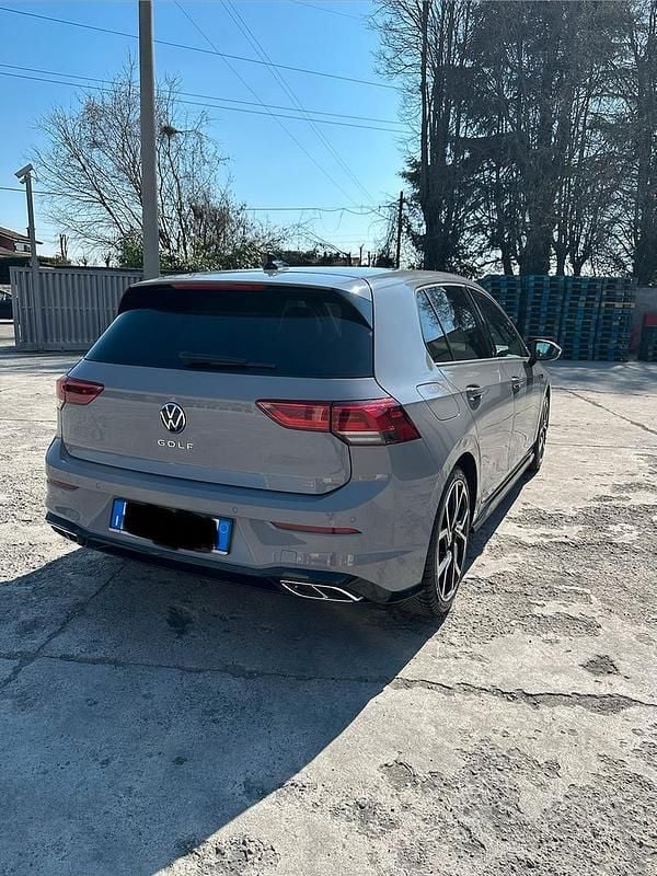 Usata VW Golf VIII R-line 150 CV (110 kW) 2021 Grigio Station wagon