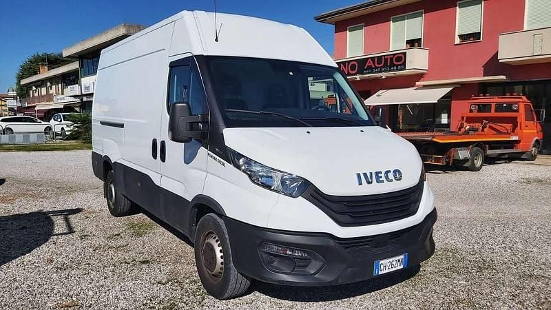 Bianco Usata 2022 Iveco Daily Furgone | 25.900 € (Ottimo prezzo) - Immagine 1/4