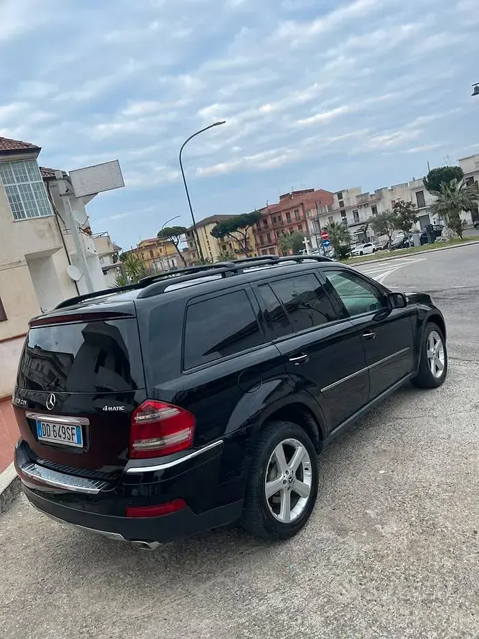 Käytetty Mercedes GL320 224 HP (164 kW) 2007 Katumaasturi