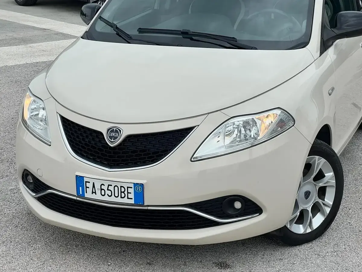 Usata Lancia Ypsilon S 95 CV (69 kW) 2015 Beige Utilitaria