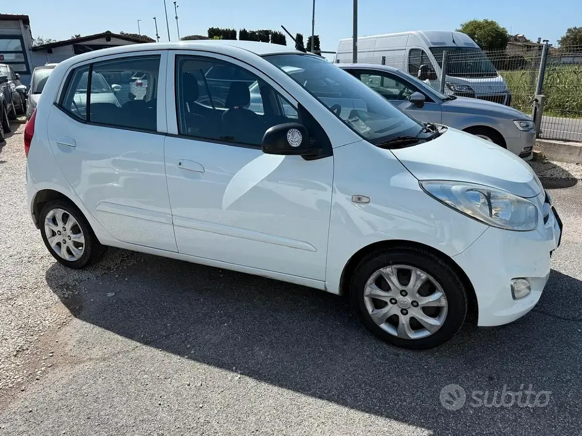 Używany Hyundai i10 Comfort 69 KM (50 kW) 2012 Biały Hatchback