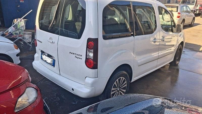 Usata Peugeot Partner Tepee 2016 Bianco Monovolume