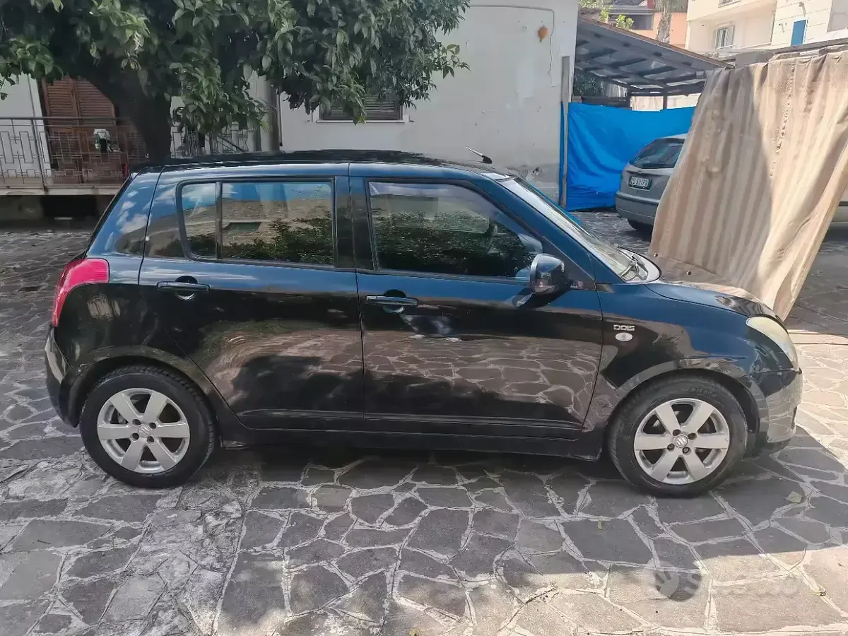Second-hand Suzuki Swift 75 CP (55 kW) 2008 Negru Hatchback