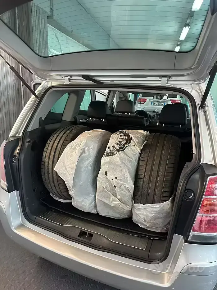 Usata Opel Zafira Cosmo 140 CV (102 kW) 2007 Grigio Monovolume