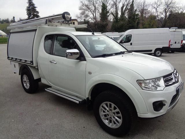 Usata Mitsubishi L200 180 CV (132 kW) 2014 Bianco Pick-up