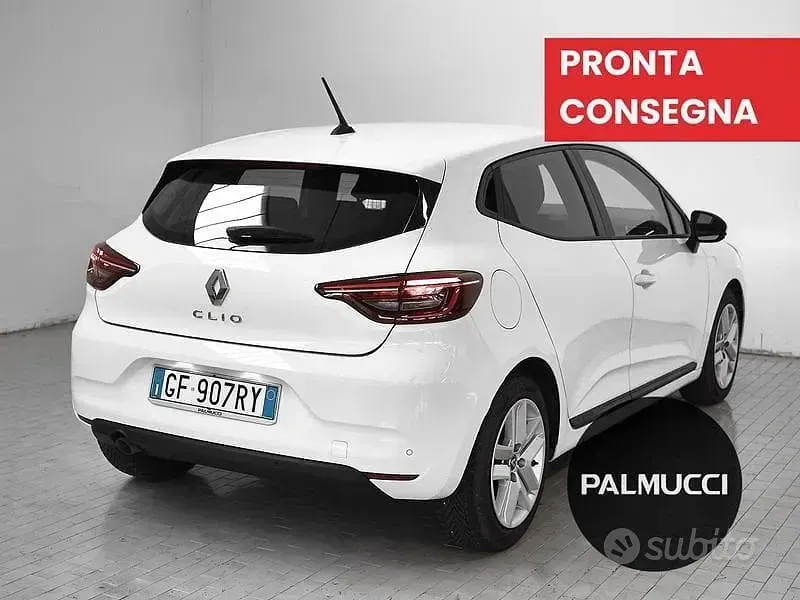 Używany Renault Clio V Business 72 KM (52 kW) 2021 Biały Sedan/Limuzyna