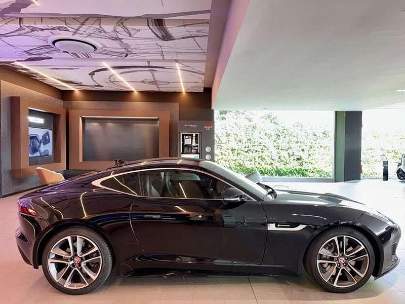 Usata Jaguar F-Type Chequered Flag 300 CV (220 kW) 2019 Nero Coupé