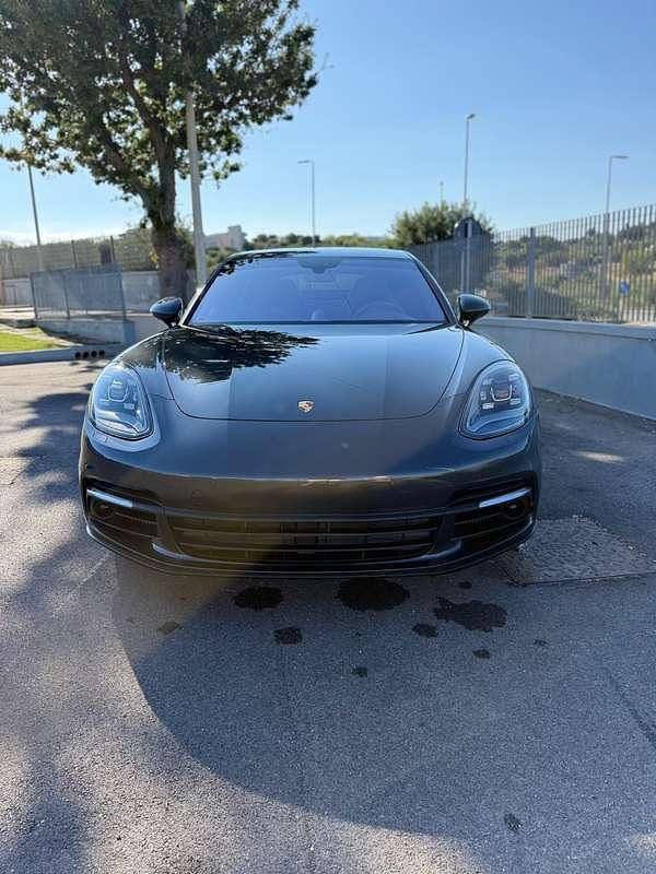 Usata Porsche Panamera Platinum Edition 330 CV (242 kW) 2018 Grigio Berlina