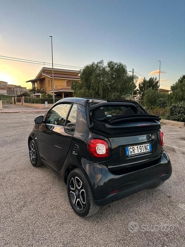 Nero Usata 2017 Smart ForTwo Cabrio Cabrio | 16.499 € (Molto cara) - Immagine 1/4