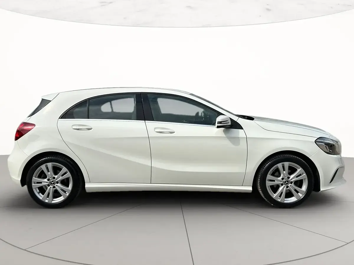 Usata Mercedes A180 Business 109 CV (80 kW) 2017 Bianco Berlina