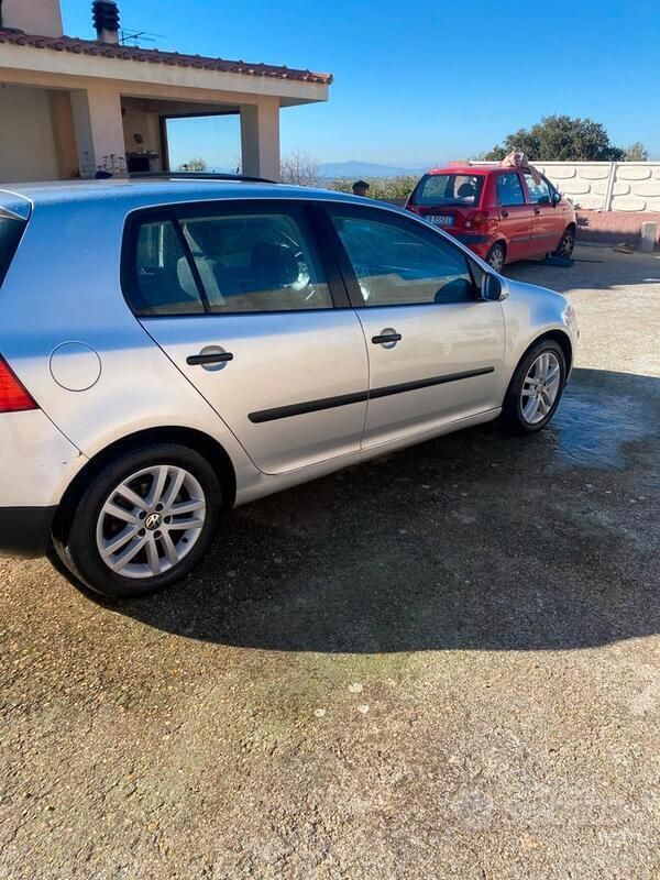 Grigio Usata 2005 VW Golf V Tre volumi | 1000 € (Super prezzo) - Immagine 1/4