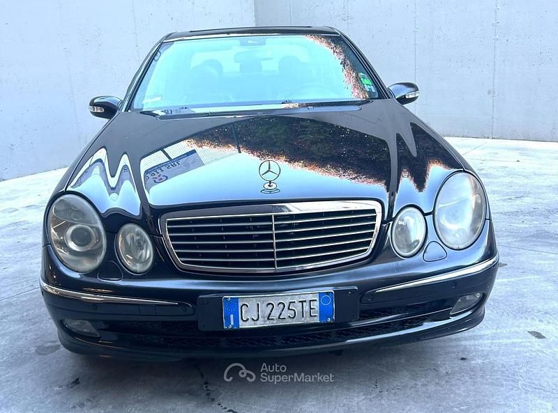 Usata Mercedes E200 204 CV (150 kW) 2003 Nero Berlina