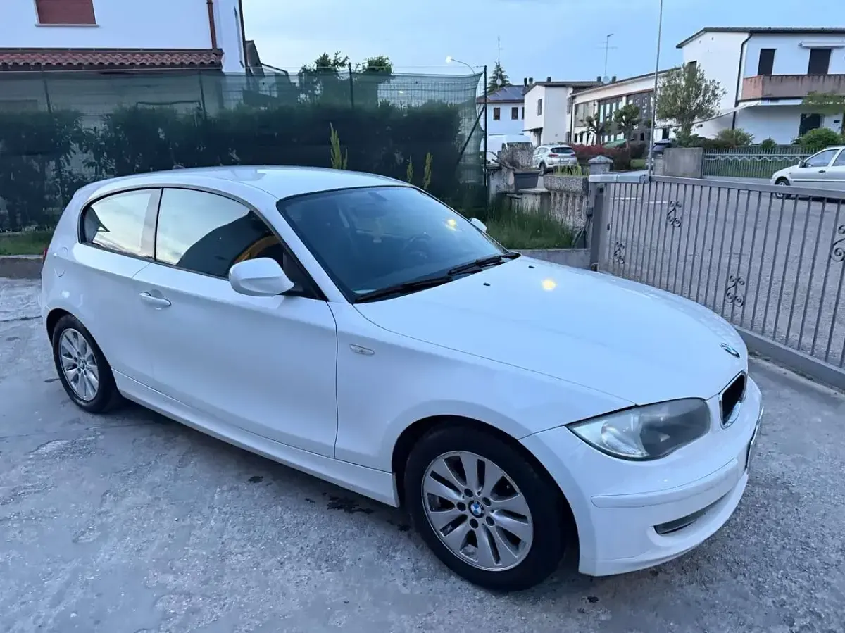 Usata BMW 116 116 CV (85 kW) 2009 Bianco Utilitaria