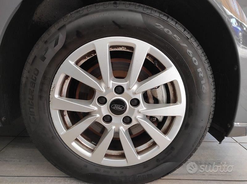 Usata Ford Tourneo Connect Titanium 122 CV (89 kW) 2023 Grigio Monovolume