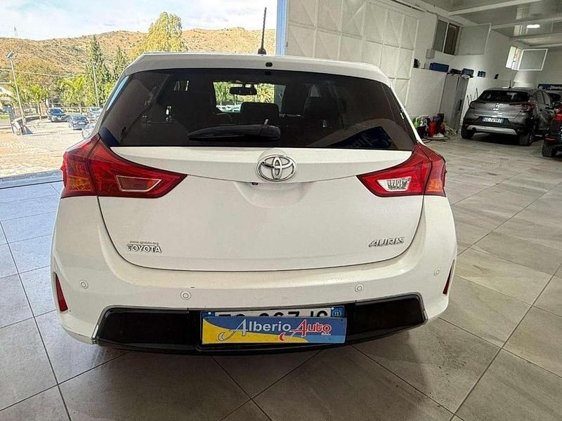 Usata Toyota Auris Lounge+ 90 CV (66 kW) 2013 Bianco Berlina