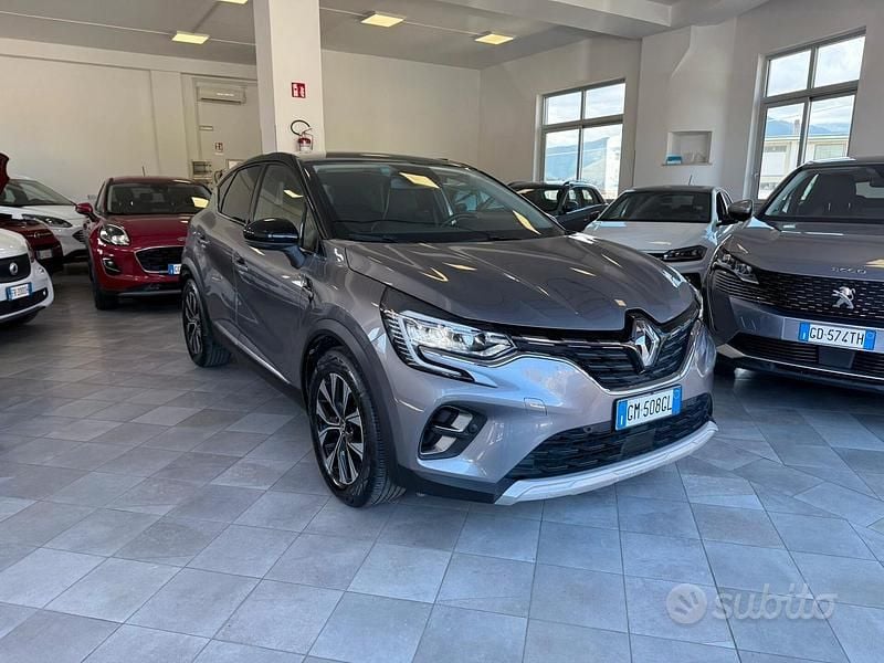 Usata Renault Captur Techno 101 CV (74 kW) 2023 Grigio SUV