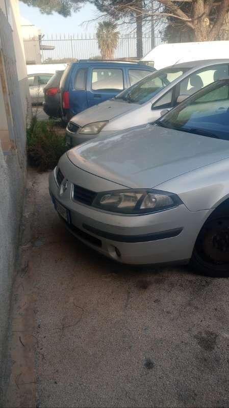 Usata 2006 Renault Laguna II Tre volumi | 1900 € - Immagine 1/3