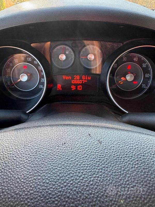 Usata Fiat Punto 95 CV (69 kW) 2015 Bianco Utilitaria