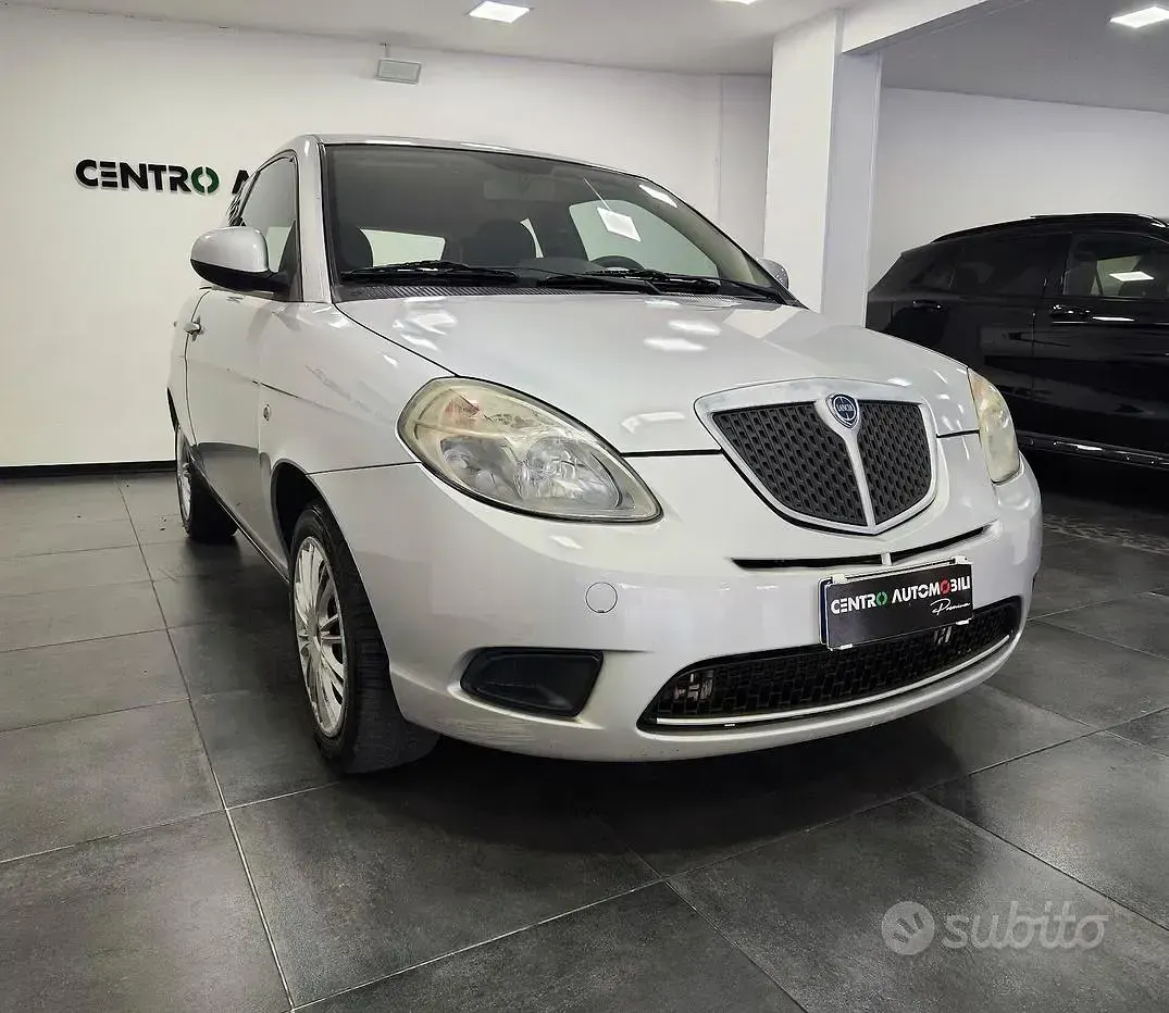 Usata Lancia Ypsilon 77 CV (56 kW) 2010 Grigio Utilitaria
