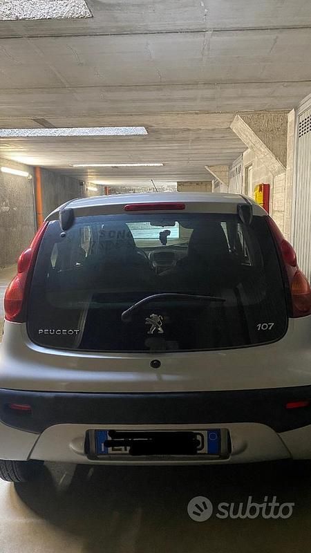 Usata Peugeot 107 68 CV (50 kW) 2013 Grigio Utilitaria