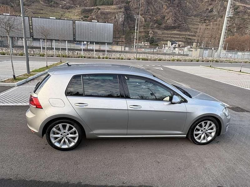 Usata VW Golf VII Highline 110 CV (80 kW) 2016 Argento Berlina