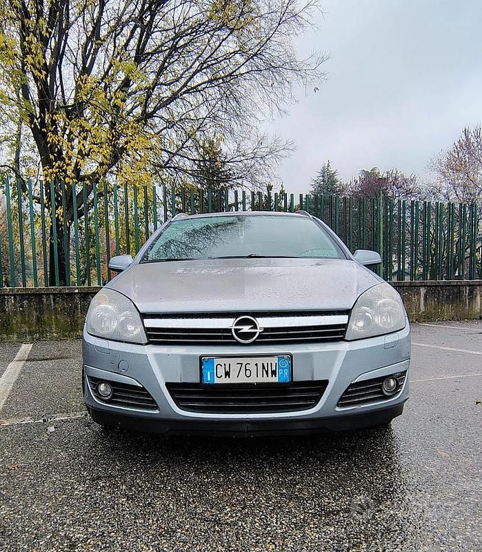 Usata Opel Astra 110 CV (80 kW) 2005 Grigio Berlina