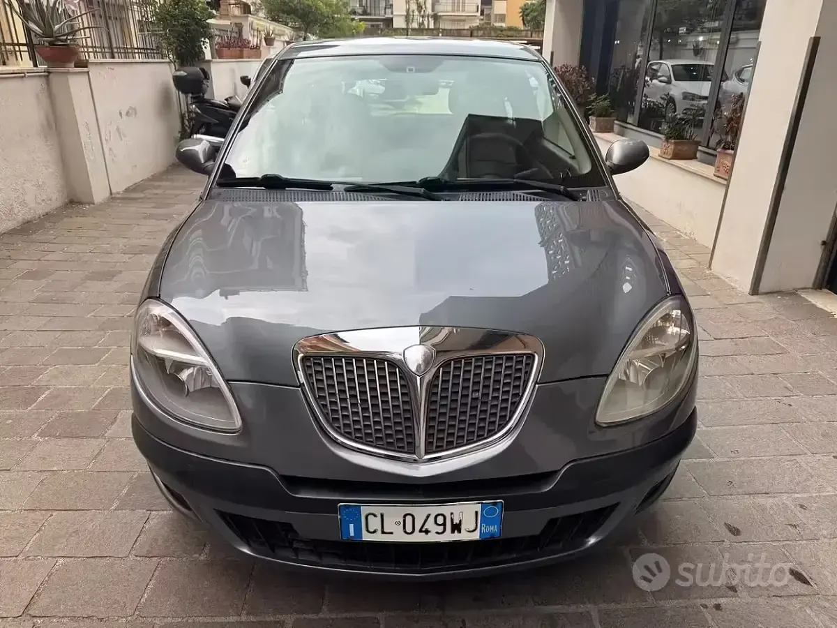 Usata Lancia Ypsilon 69 CV (50 kW) 2003 Grigio Utilitaria